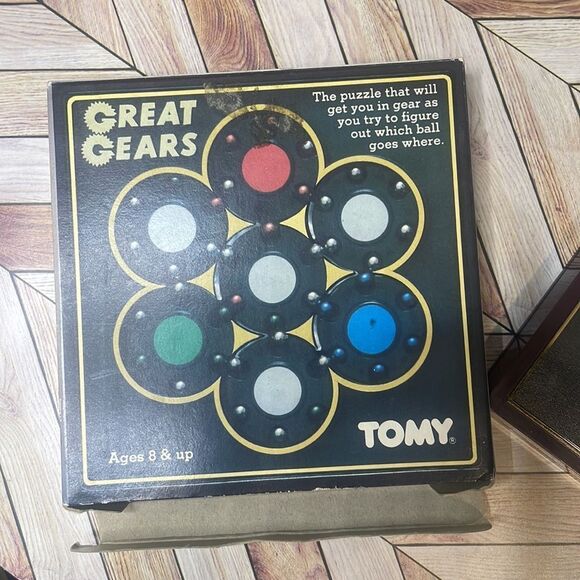 Great Gears Puzzle Game by Tomy - Picture 4 of 12